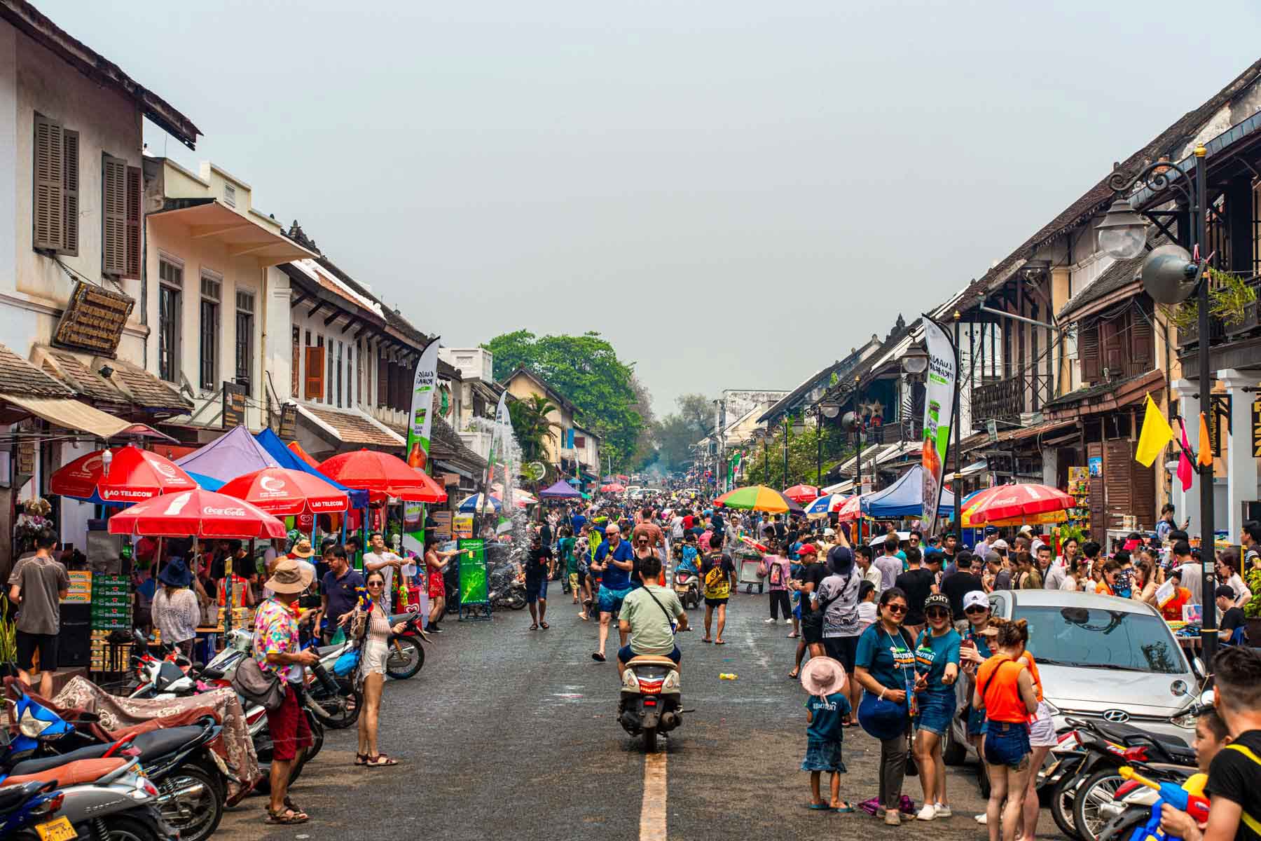 /fm/Files//Pictures/Ido Uploads(1)/Asia/Laos/Luang Prabang/Luang Prabang - Pi mai - Main Shops Street View.jpg
